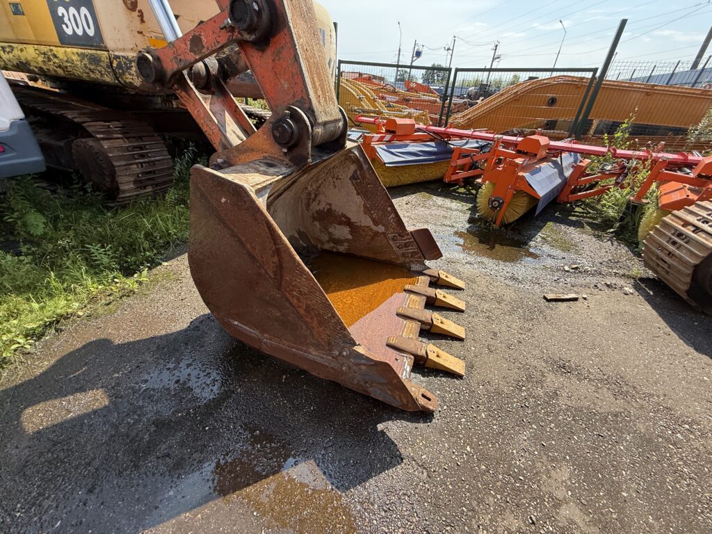 Hitachi ZX 240LC 3G (2012 г.) 1238 (2)
